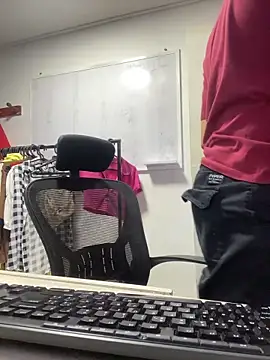 Snapshot of charlie_bass chatting on November 25, 2025, 6:02 am charlie bass online show from November 25, 2025, 6:02 am