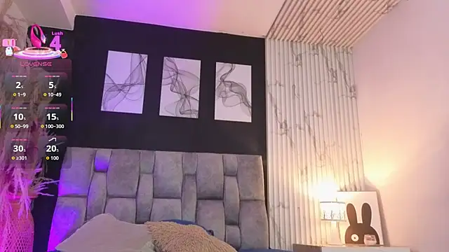 dahianae   online show from November 28, 2025, 3:53 am