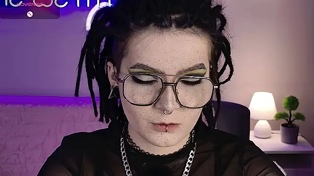 Snapshot of olonho_estel chatting on April 23, 2026, 12:45 am olonho estel online show from April 23, 2026, 12:45 am