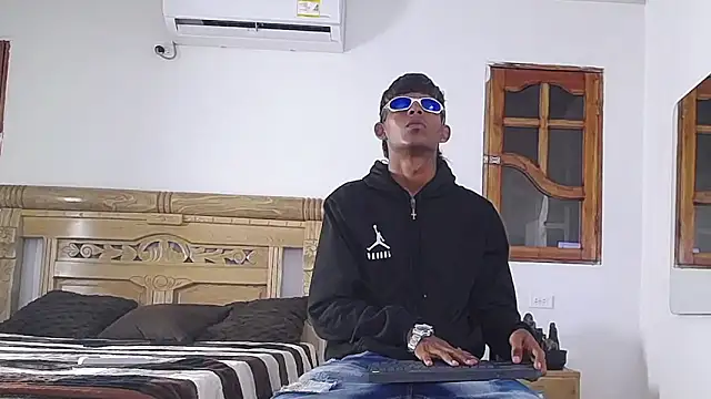 Snapshot of black_boy22_ chatting on December 2, 2025, 2:17 am black boy22 online show from December 2, 2025, 2:17 am