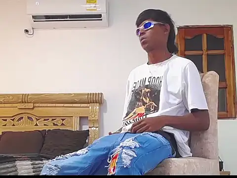 Snapshot of black_boy22_ chatting on December 4, 2025, 4:11 am black boy22 online show from December 4, 2025, 4:11 am