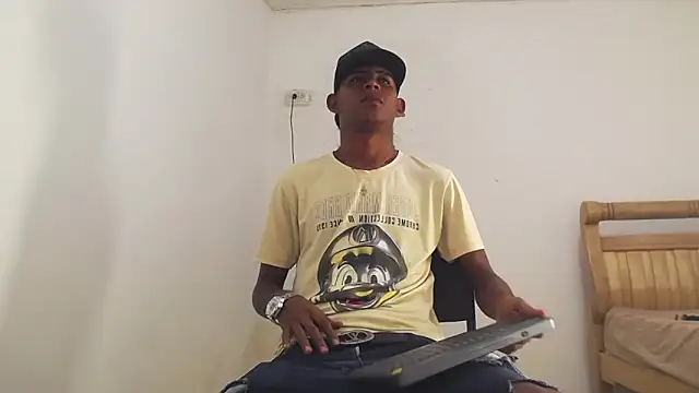 Snapshot of black_boy22_ chatting on December 14, 2025, 2:28 am black boy22 online show from December 14, 2025, 2:28 am