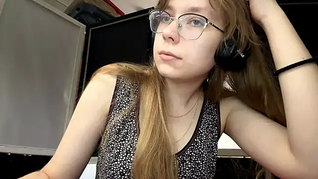 Snapshot of LouettaTornese chatting on November 22, 2025, 8:57 am LouettaTornese online show from November 22, 2025, 8:57 am