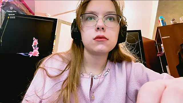 Snapshot of LouettaTornese chatting on December 5, 2025, 8:12 am LouettaTornese online show from December 5, 2025, 8:12 am