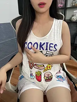 XndSeraphina online show from March 12, 2026, 4:51 am