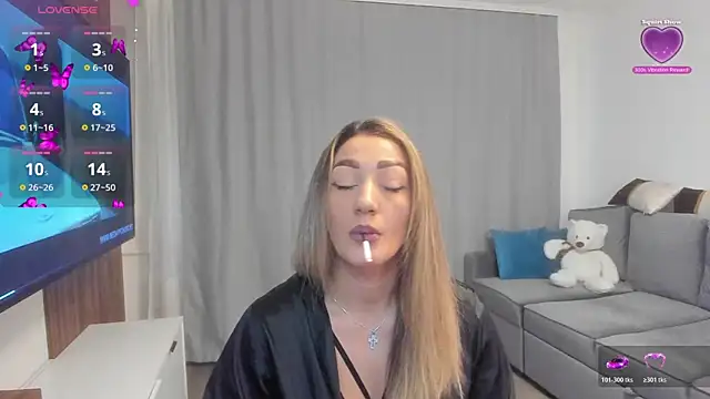 Snapshot of rossana_doll chatting on April 20, 2026, 7:00 am rossana doll online show from April 20, 2026, 7:00 am