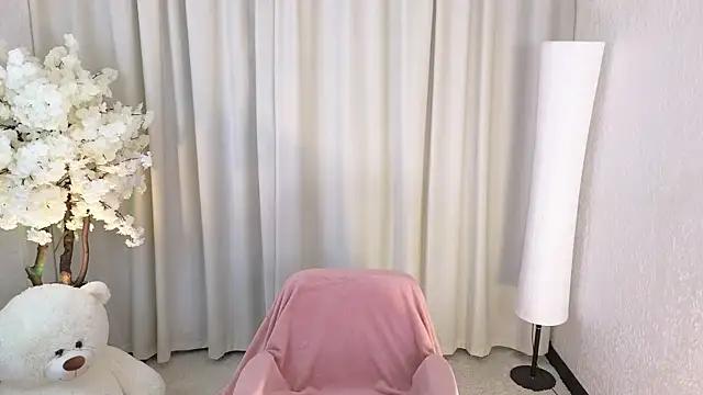 ImiMonroe online show from December 19, 2025, 11:17 am