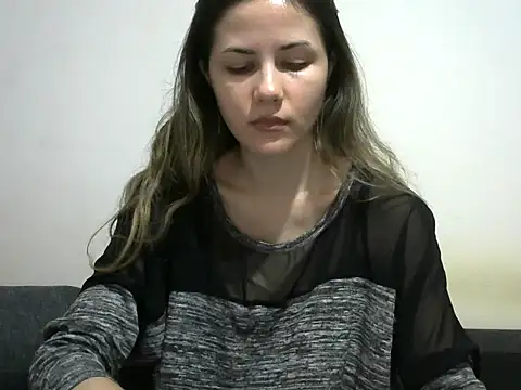 Snapshot of Erii18 chatting on November 28, 2025, 11:24 am Erii18 online show from November 28, 2025, 11:24 am