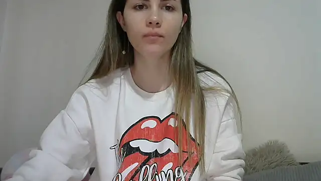 Snapshot of Erii18 chatting on December 16, 2025, 12:21 pm Erii18 online show from December 16, 2025, 12:21 pm