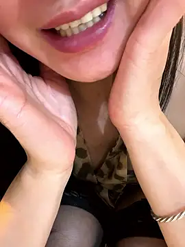 Snapshot of mitao_xx chatting on January 13, 2026, 2:44 pm mitao xx online show from January 13, 2026, 2:44 pm