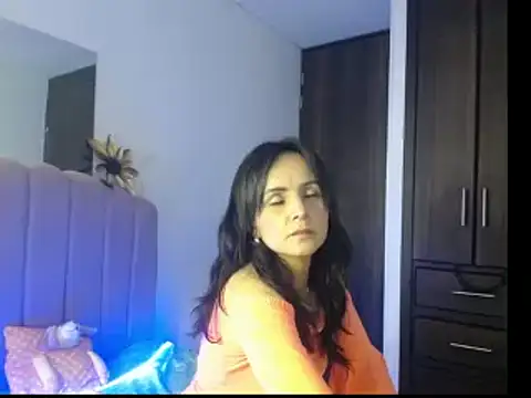 Juliana  lx online show from January 5, 2026, 5:27 pm