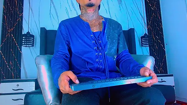 Snapshot of Hot_Latino_x chatting on February 17, 2026, 12:34 pm Hot Latino x online show from February 17, 2026, 12:34 pm