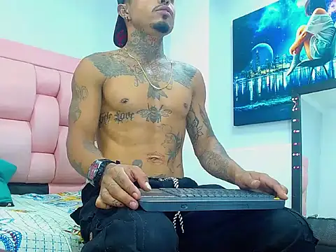 Snapshot of Hot_Latino_x chatting on February 26, 2026, 12:48 pm Hot Latino x online show from February 26, 2026, 12:48 pm