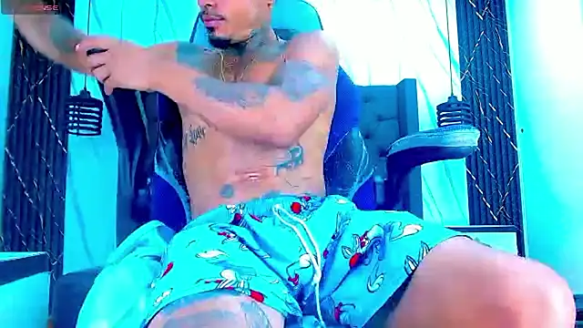 Snapshot of Hot_Latino_x chatting on March 3, 2026, 12:33 pm Hot Latino x online show from March 3, 2026, 12:33 pm