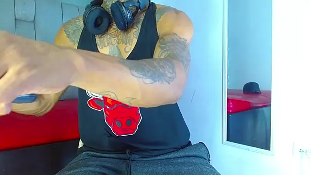 Hot Latino x online show from April 14, 2026, 12:22 pm