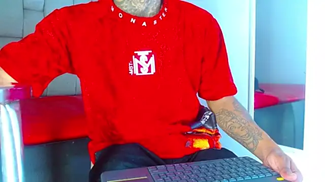 Hot Latino x online show from April 16, 2026, 12:50 pm