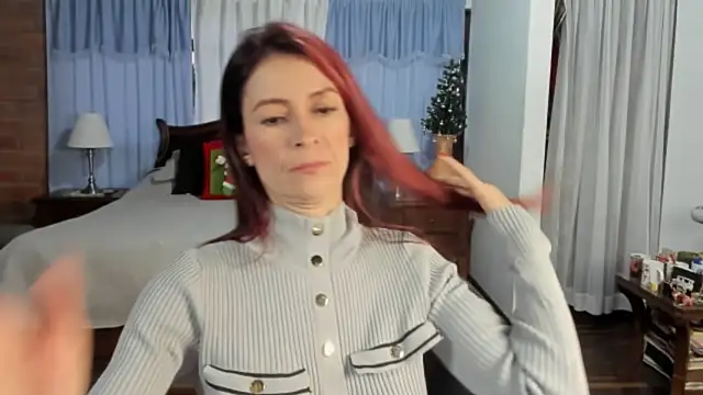 Snapshot of Charlotte-Willson chatting on December 13, 2025, 10:59 pm Charlotte-Willson online show from December 13, 2025, 10:59 pm