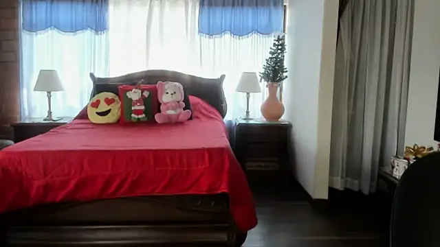 Snapshot of Charlotte-Willson chatting on December 20, 2025, 4:58 pm Charlotte-Willson online show from December 20, 2025, 4:58 pm