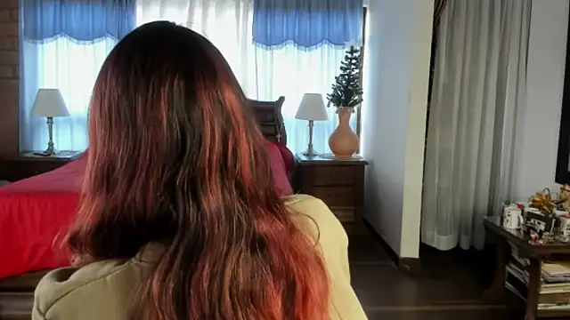 Snapshot of Charlotte-Willson chatting on December 21, 2025, 9:33 pm Charlotte-Willson online show from December 21, 2025, 9:33 pm