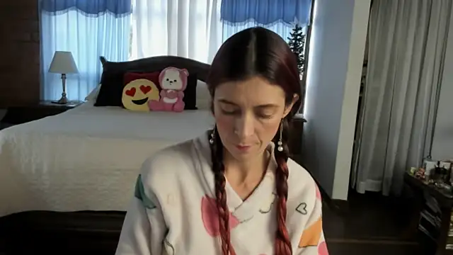 Snapshot of Charlotte-Willson chatting on January 5, 2026, 10:02 pm Charlotte-Willson online show from January 5, 2026, 10:02 pm