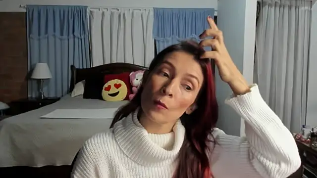 Snapshot of Charlotte-Willson chatting on January 14, 2026, 12:49 am Charlotte-Willson online show from January 14, 2026, 12:49 am