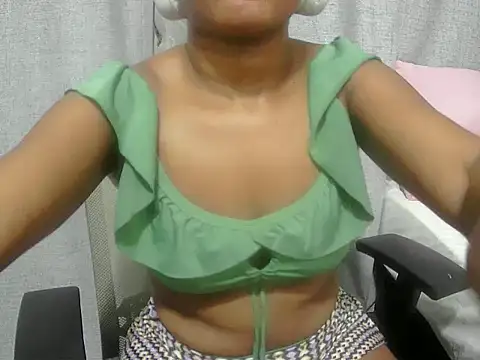 Cherrydollx online show from April 12, 2026, 8:47 pm