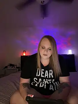 Snapshot of AllieRose94 chatting on December 2, 2025, 4:29 am AllieRose94 online show from December 2, 2025, 4:29 am