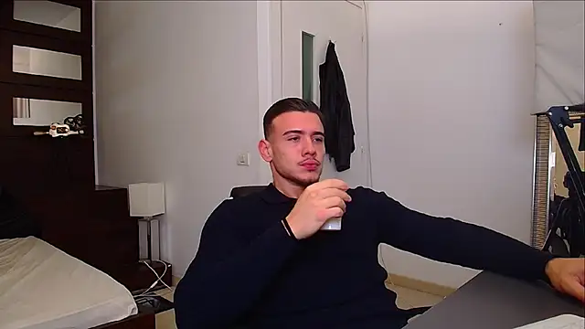 Snapshot of ElijahThorne chatting on November 24, 2025, 5:29 am ElijahThorne online show from November 24, 2025, 5:29 am