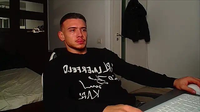 Snapshot of ElijahThorne chatting on November 29, 2025, 5:32 am ElijahThorne online show from November 29, 2025, 5:32 am