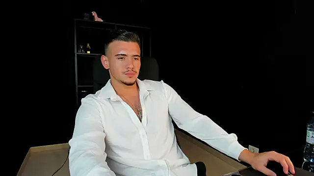 Snapshot of ElijahThorne chatting on April 10, 2026, 6:40 am ElijahThorne online show from April 10, 2026, 6:40 am