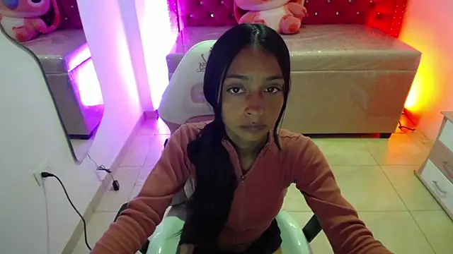 Snapshot of Aylanny_m chatting on December 2, 2025, 2:56 pm Aylanny m online show from December 2, 2025, 2:56 pm