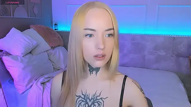 MarquiseMuse online show from February 15, 2026, 6:32 am