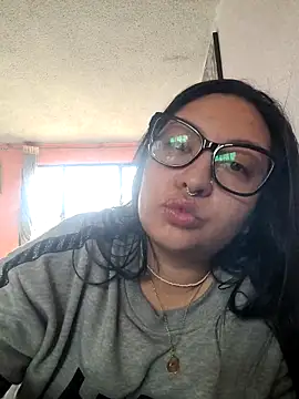 Snapshot of Venus_22 chatting on December 16, 2025, 2:44 pm Venus 22 online show from December 16, 2025, 2:44 pm