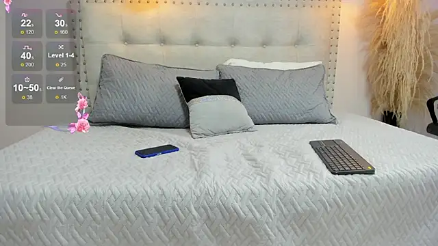 Esmeralda cutes online show from December 5, 2025, 7:32 pm