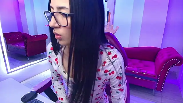 Snapshot of Emily_andrews chatting on February 11, 2026, 7:19 pm Emily andrews online show from February 11, 2026, 7:19 pm