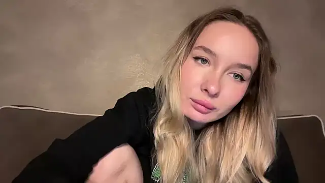 Snapshot of keeendall chatting on December 1, 2025, 8:14 pm keeendall online show from December 1, 2025, 8:14 pm