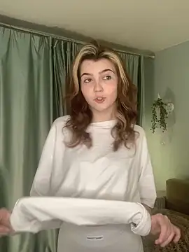 FannyRay online show from December 16, 2025, 11:10 pm