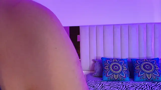 Snapshot of Mara_Wolf01 chatting on December 4, 2025, 8:17 pm Mara Wolf01 online show from December 4, 2025, 8:17 pm