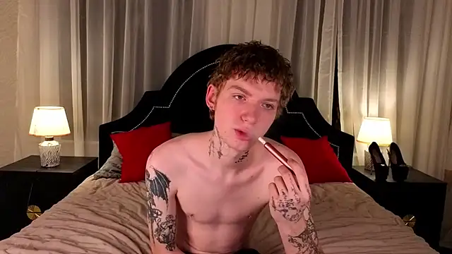 Snapshot of TRAVIS_CLAS chatting on December 16, 2025, 8:25 pm TRAVIS CLAS online show from December 16, 2025, 8:25 pm