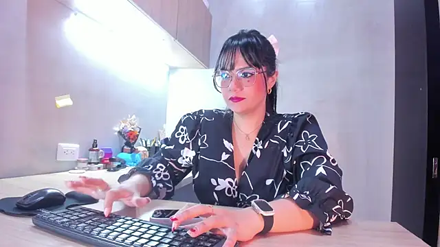 Snapshot of Haylenpark chatting on May 17, 2026, 9:49 am Haylenpark online show from May 17, 2026, 9:49 am