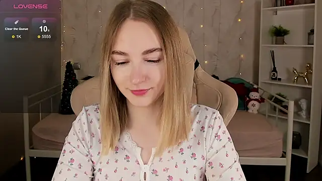 Snapshot of Shy_Polly chatting on December 16, 2025, 12:15 am Shy Polly online show from December 16, 2025, 12:15 am