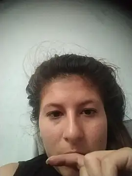 Snapshot of AnaMaria-12 chatting on December 13, 2025, 9:42 pm AnaMaria-12 online show from December 13, 2025, 9:42 pm