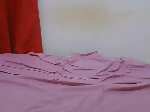 Snapshot of Lovemist chatting on December 1, 2025, 6:57 pm Lovemist online show from December 1, 2025, 6:57 pm