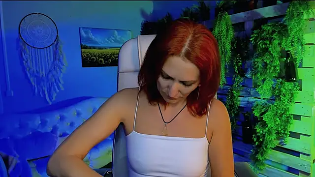 Snapshot of DianaTorrens chatting on December 14, 2025, 9:36 am DianaTorrens online show from December 14, 2025, 9:36 am