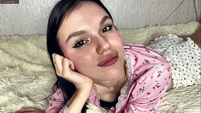 StacieGregoreski online show from December 16, 2025, 12:10 pm