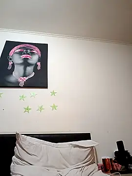 stropinela23 online show from February 9, 2026, 8:46 pm