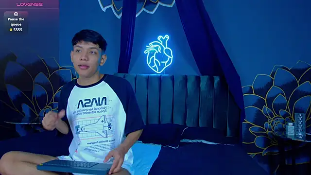 Snapshot of Liam_Sinclair chatting on December 1, 2025, 12:21 pm Liam Sinclair online show from December 1, 2025, 12:21 pm