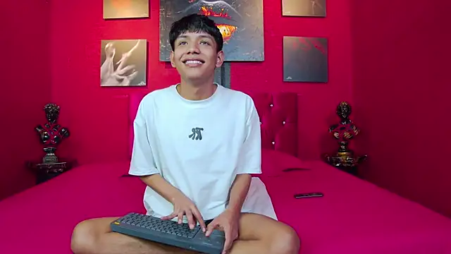 Snapshot of Liam_Sinclair chatting on December 20, 2025, 8:49 pm Liam Sinclair online show from December 20, 2025, 8:49 pm