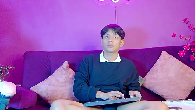 Snapshot of Liam_Sinclair chatting on February 5, 2026, 7:29 pm Liam Sinclair online show from February 5, 2026, 7:29 pm