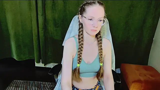 Snapshot of G0LDI chatting on February 15, 2026, 2:58 pm G0LDI online show from February 15, 2026, 2:58 pm